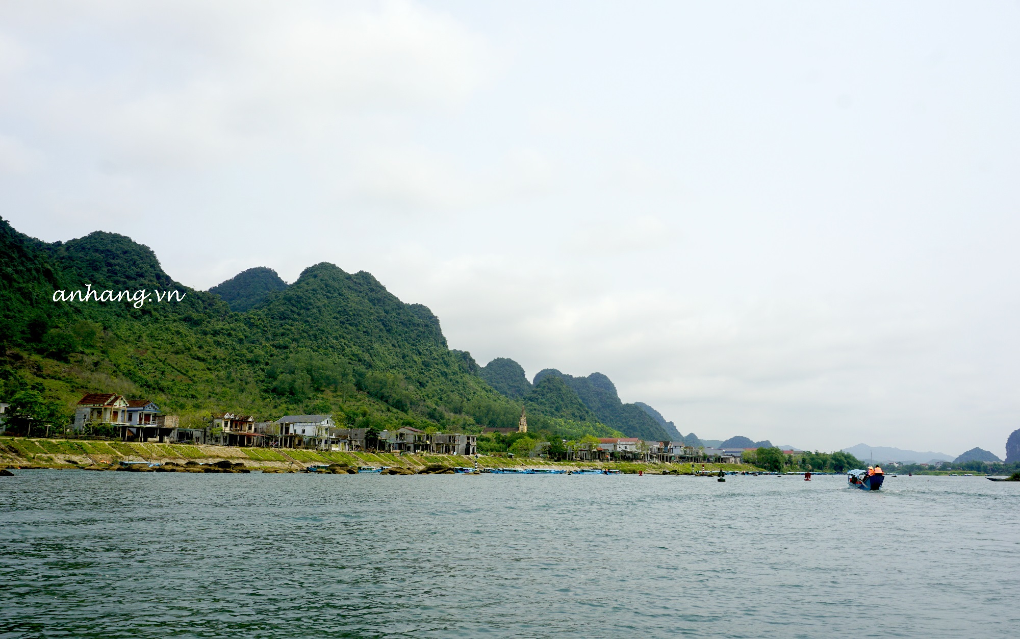 Trên dòng sông Son (Quảng Bình)