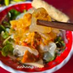 Bún giấm nuốc bên chân cầu Gia Hội (Huế)